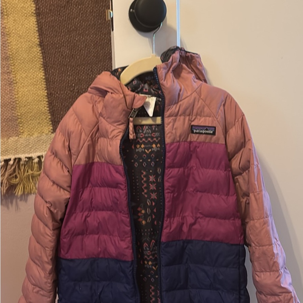 Patagonia kids reversible down sweater, size 5/6. With hood.